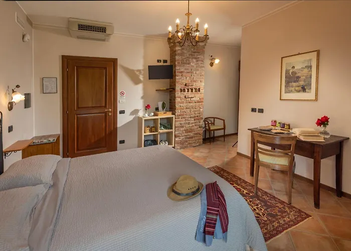 Cascina Monchiero Farm stay *